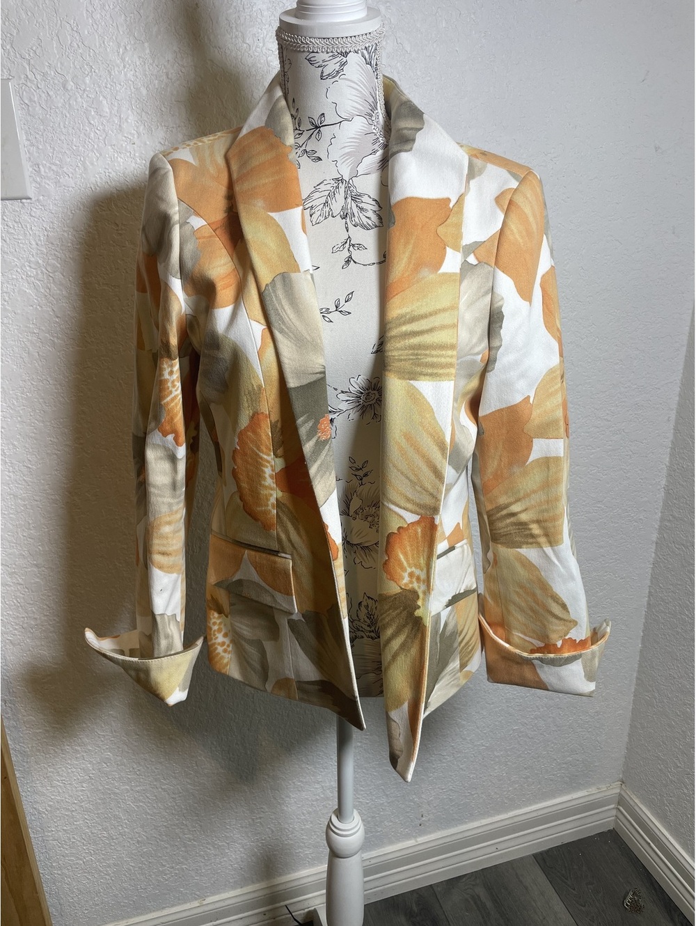 Austin Reed Floral Sports coat orange/brown/white size 8